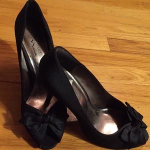 Nina the touch of Nina satin 3.5 inch bow front